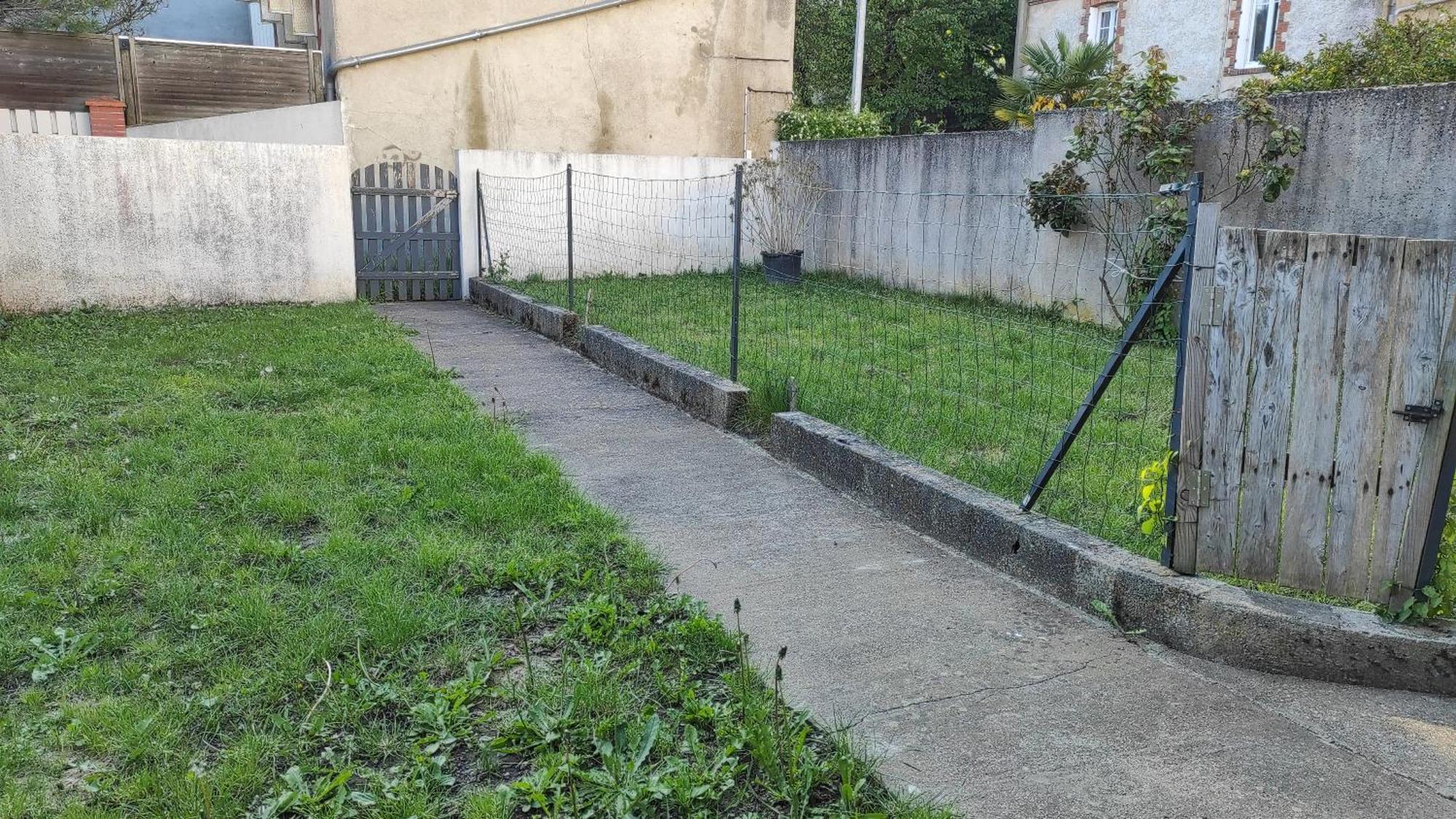 Logement Atypique Au Coeur De Cholet Exterior photo